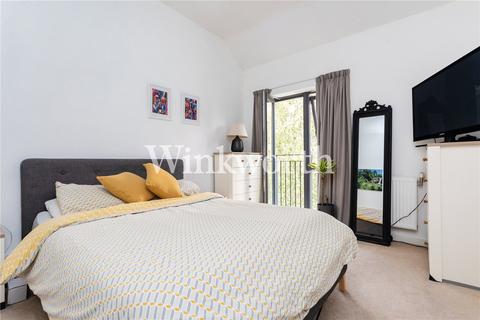52 Leverton Close, London, N22 7BT