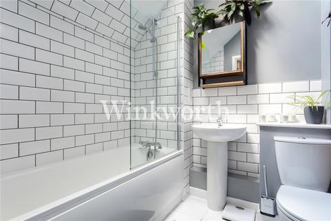 52 Leverton Close, London, N22 7BT