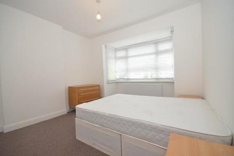 3 bedroom flat to rent, Carnforth Road, Streatham, London, SW16