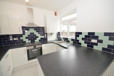 3 bedroom flat to rent, Carnforth Road, Streatham, London, SW16