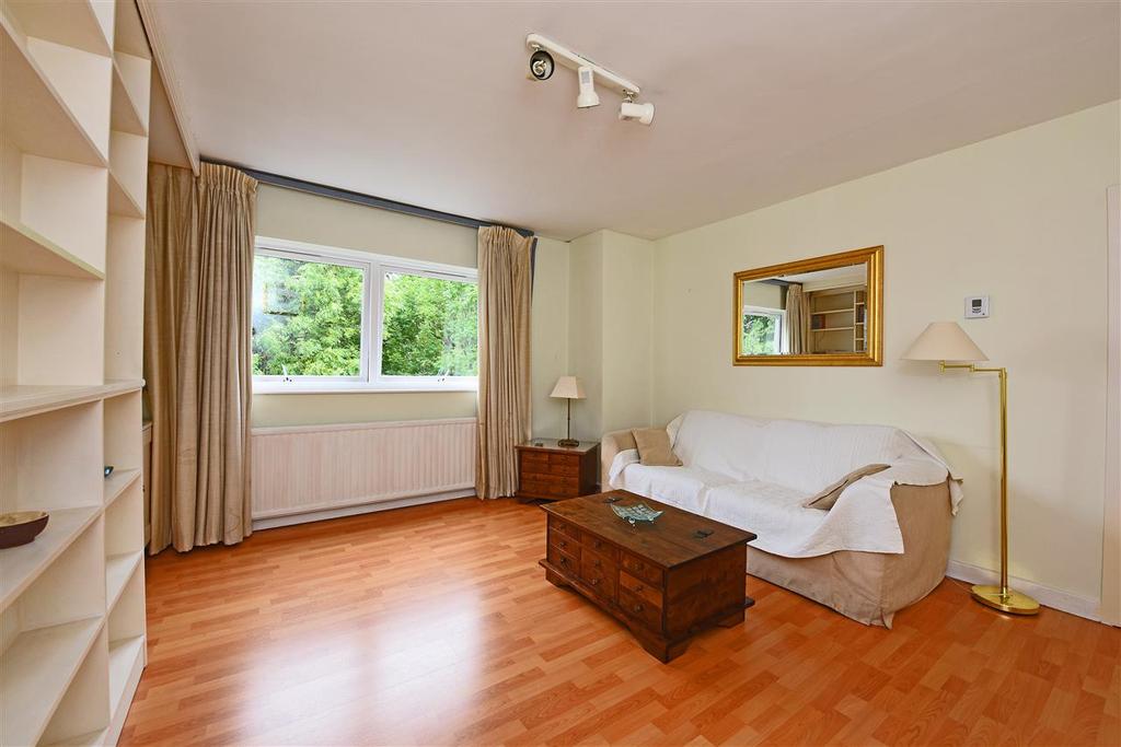 Buckland Court, St Johns Avenue, Putney Studio £1,100 pcm (£254 pw)