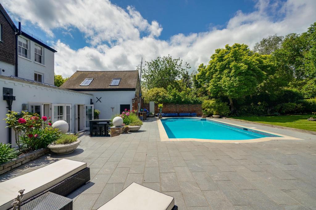 Russell Road, Shepperton, TW17 6 bed detached house £3,250,000