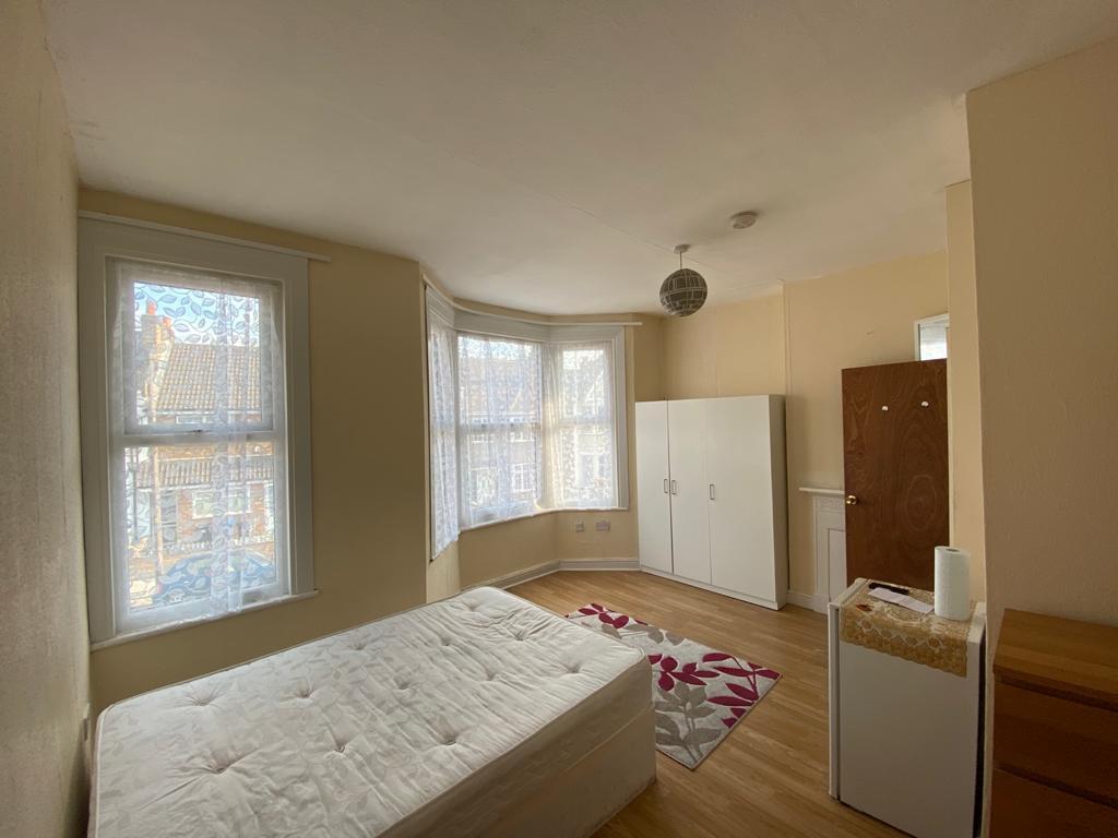 Whitehall Road, Thornton Heath, Surrey, CR7 House share £600 pcm (£