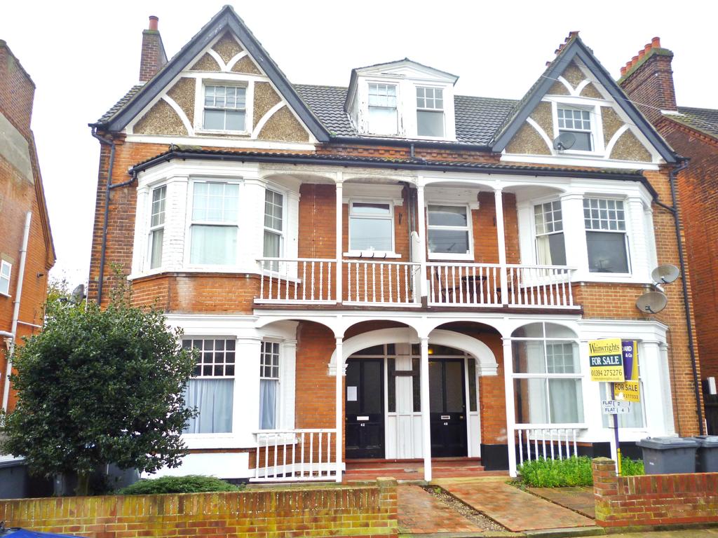 Leopold Road, Felixstowe 1 bed flat £595 pcm (£137 pw)