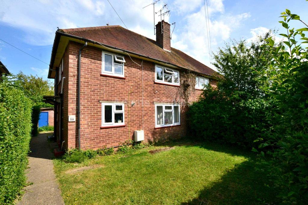 South Lake Crescent, Woodley 1 bed £850 pcm (£196 pw)