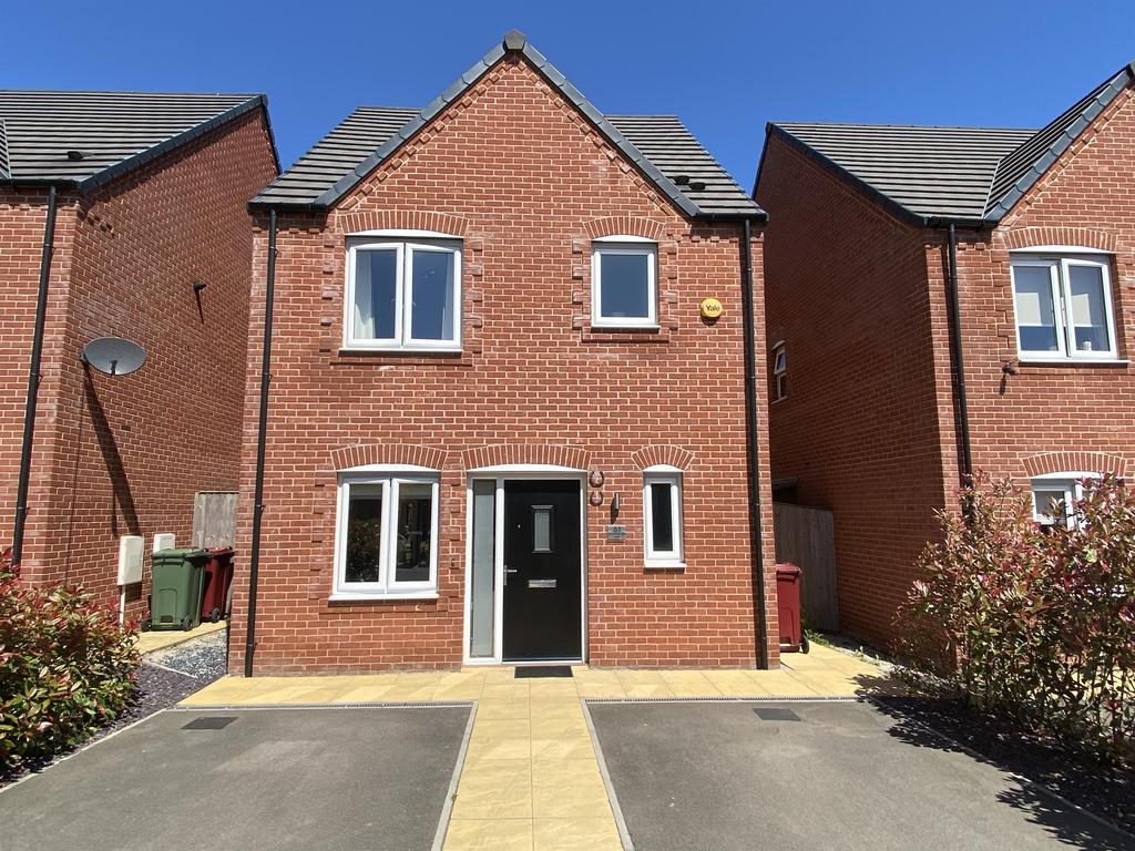 Wheatsheaf Way, Clowne, Chesterfield... 3 bed detached house £215,000