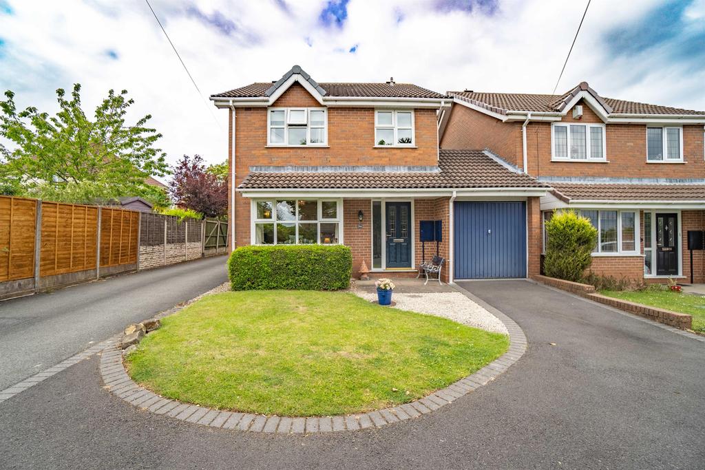 Tipton Road, Sedgley, DY3 4 bed detached house £310,000
