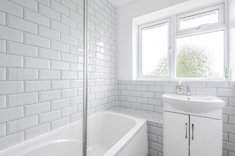 38 Chapmans Crescent, Chesham, HP5 2QT