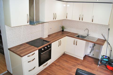 3 bedroom terraced house to rent, Shroffold Road, Downham, Bromley, BR1