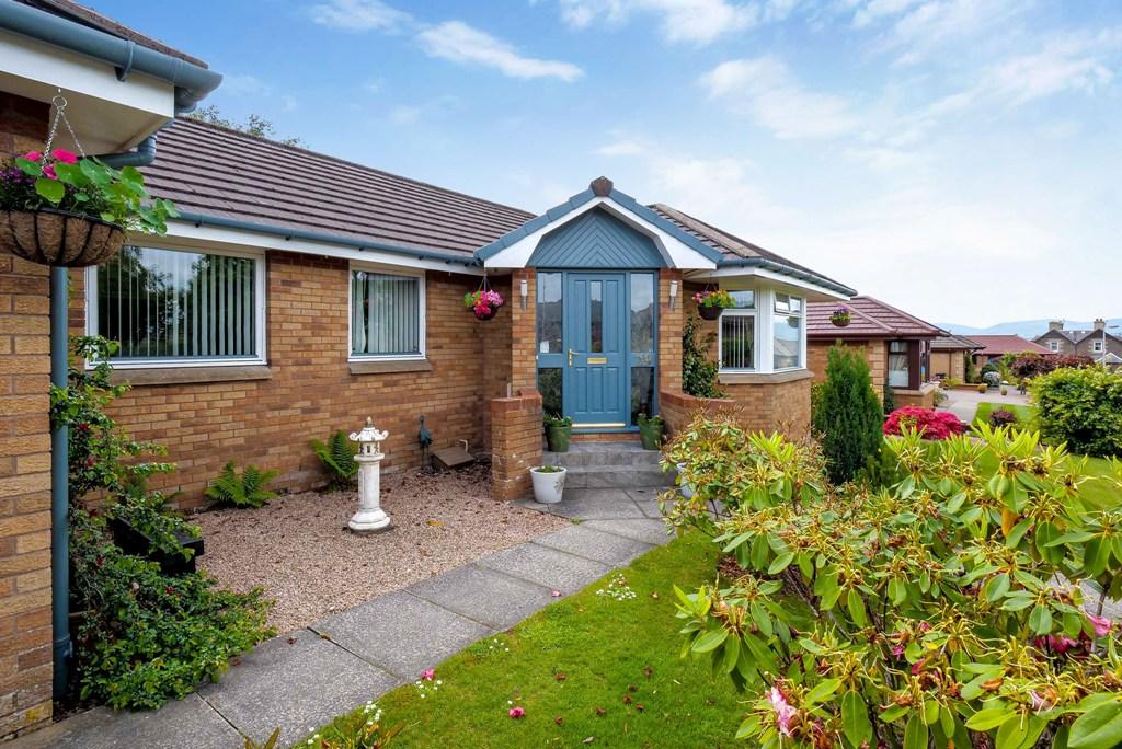 29 Cherrylea, Castleton Park... 3 bed detached bungalow £350,000