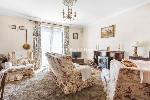 12 Honley Road, London, SE6 2HZ