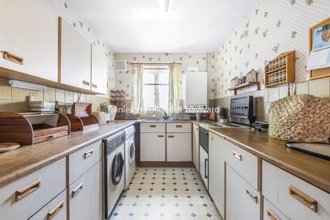 12 Honley Road, London, SE6 2HZ