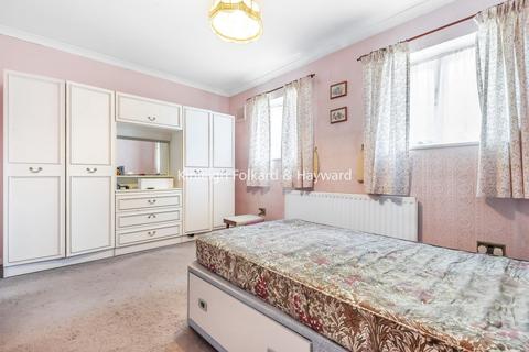 12 Honley Road, London, SE6 2HZ