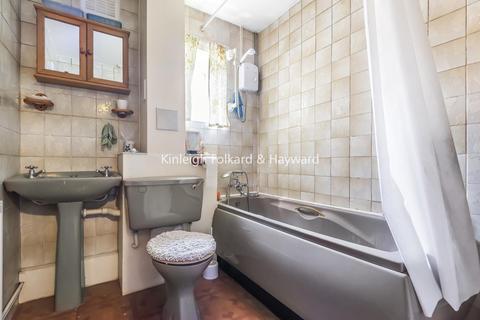 12 Honley Road, London, SE6 2HZ