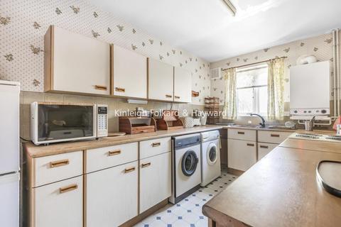 12 Honley Road, London, SE6 2HZ