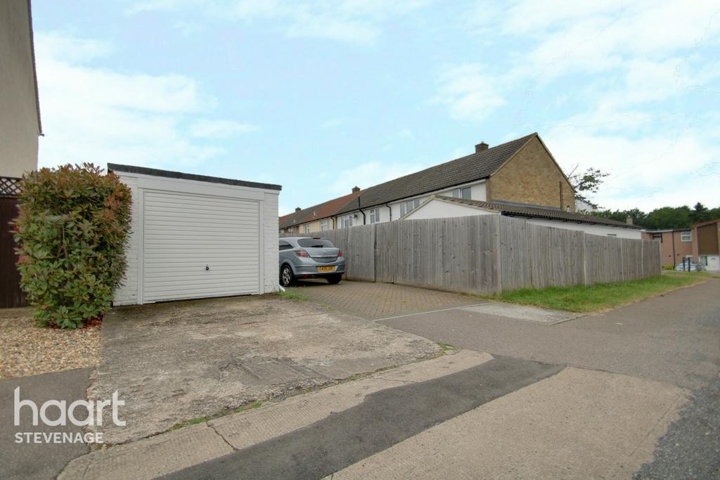Valley Way, Stevenage 5 bed end of terrace house £400,000