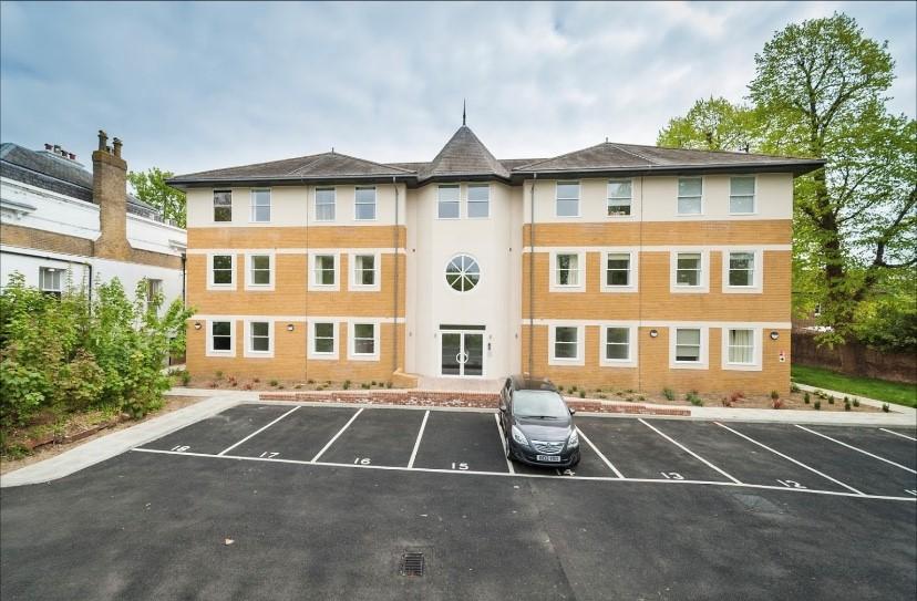 Cricket Green, Mitcham, CR4 1 bed flat £1,000 pcm (£231 pw)