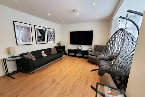 39 Fenside Road, Manchester, M22 4PW