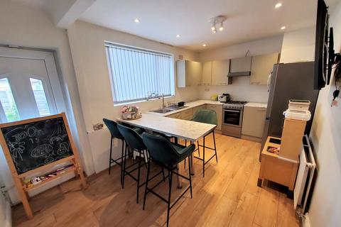39 Fenside Road, Manchester, M22 4PW