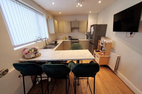 39 Fenside Road, Manchester, M22 4PW