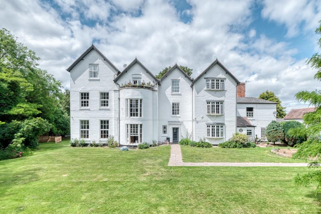 Rectory Lane, Upton Warren... 1 bed apartment £150,000