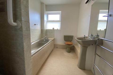 10 Gregory Close, Bow, Crediton, EX17 6LR