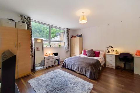 9 Bushey Down, London, SW12 9JW