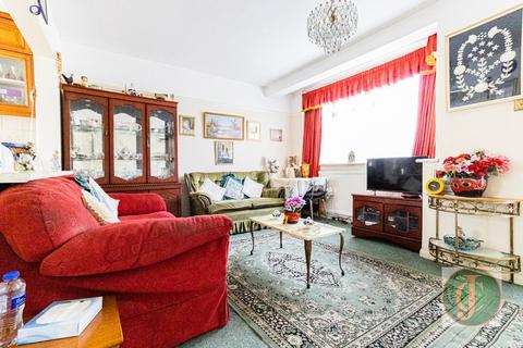19 Rochford Way, Croydon, CR0 3AG