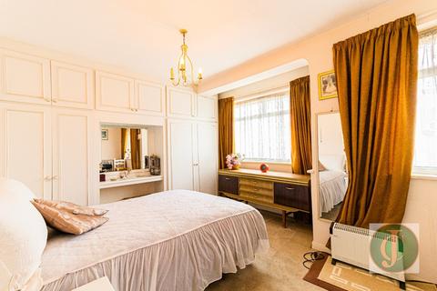 19 Rochford Way, Croydon, CR0 3AG