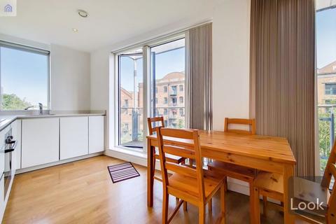 2 bedroom apartment to rent, Seven Sea Gardens, Bow