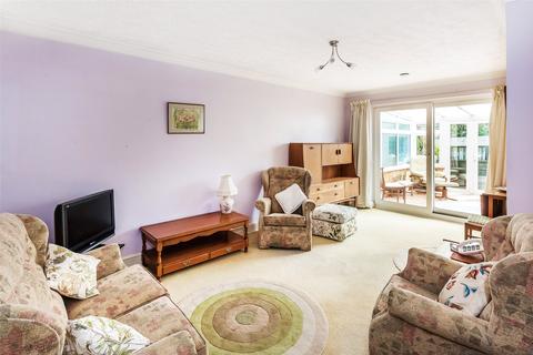 1 Silverdale Close, Brockham, Betchworth, RH3 7LN