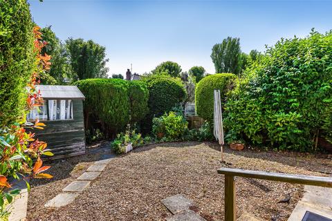 1 Silverdale Close, Brockham, Betchworth, RH3 7LN