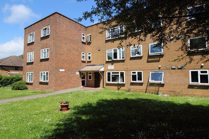 NEWLANDS COURT, COULSDON ROAD, CATERHAM 2 bed apartment - £257,500