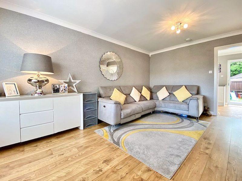 Primpton Avenue, Dalrymple 2 bed semidetached house £100,000