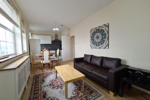 Studio to rent, Ballards Lane, Finchley, N3