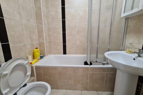 Studio to rent, Ballards Lane, Finchley, N3