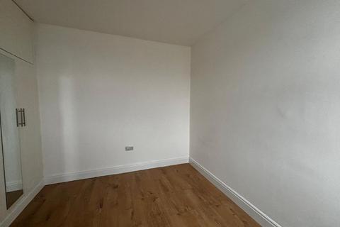 Studio to rent, Ballards Lane, Finchley, N3