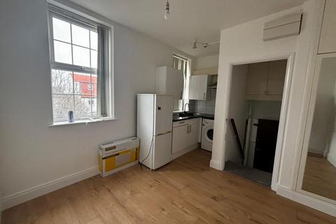 Studio to rent, Ballards Lane, Finchley, N3