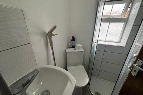 Studio to rent, Ballards Lane, Finchley, N3