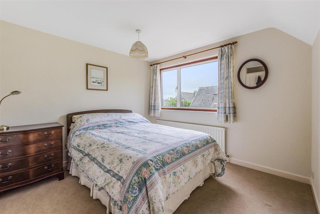 16 Crowden Crescent (12).jpg