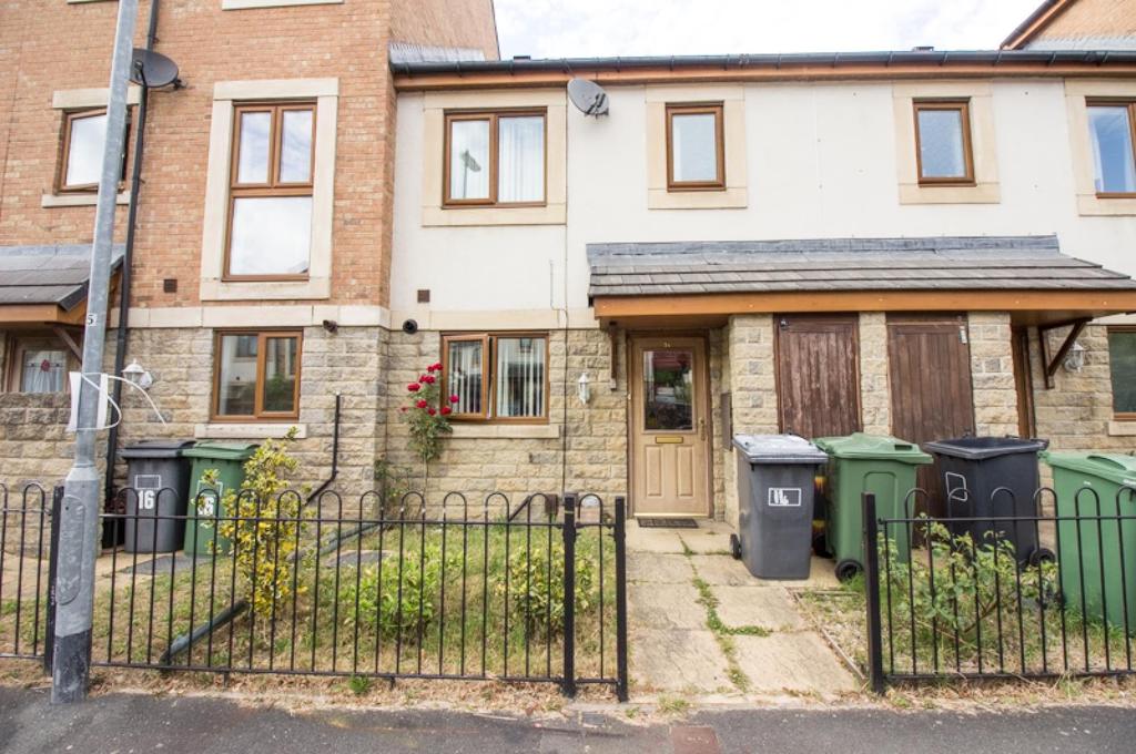 Greenlea Court, Waterloo, Huddersfield, HD5 8QA 3 bed terraced house