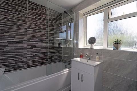 3 Hall Close, Stoneleigh, Coventry, CV8 3DG