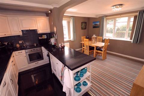 3 Hall Close, Stoneleigh, Coventry, CV8 3DG