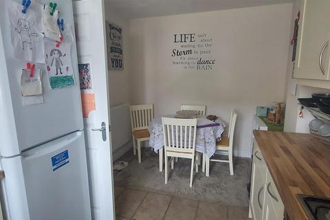 35 Cwrt Lando, Pembrey, Burry Port, SA16 0YE