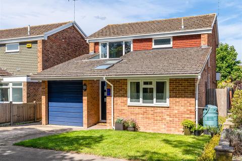 3 Briar Close, Kennington, Ashford, TN24 9BS