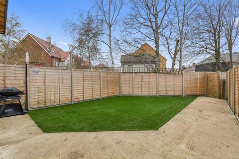 3 Cedar Close, Ashford, TN23 3DU