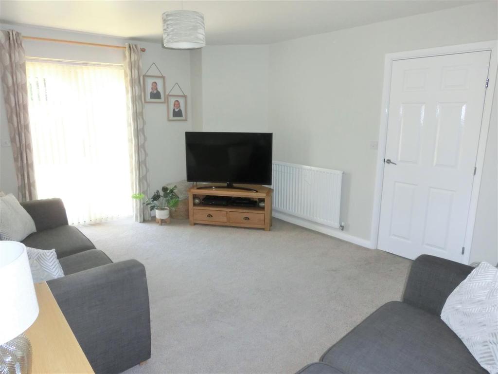 Platt Brook Way, Sheldon, Birmingham 3 bed semidetached house £230,000