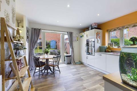 54 Dalziel Drive, Whittington, Worcester, WR5 2QY