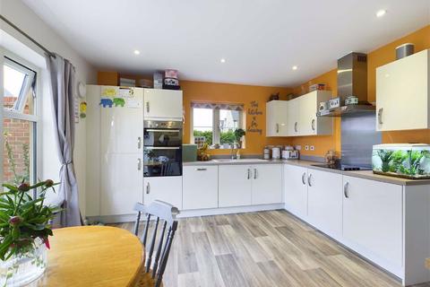 54 Dalziel Drive, Whittington, Worcester, WR5 2QY