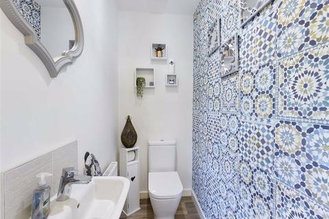 54 Dalziel Drive, Whittington, Worcester, WR5 2QY